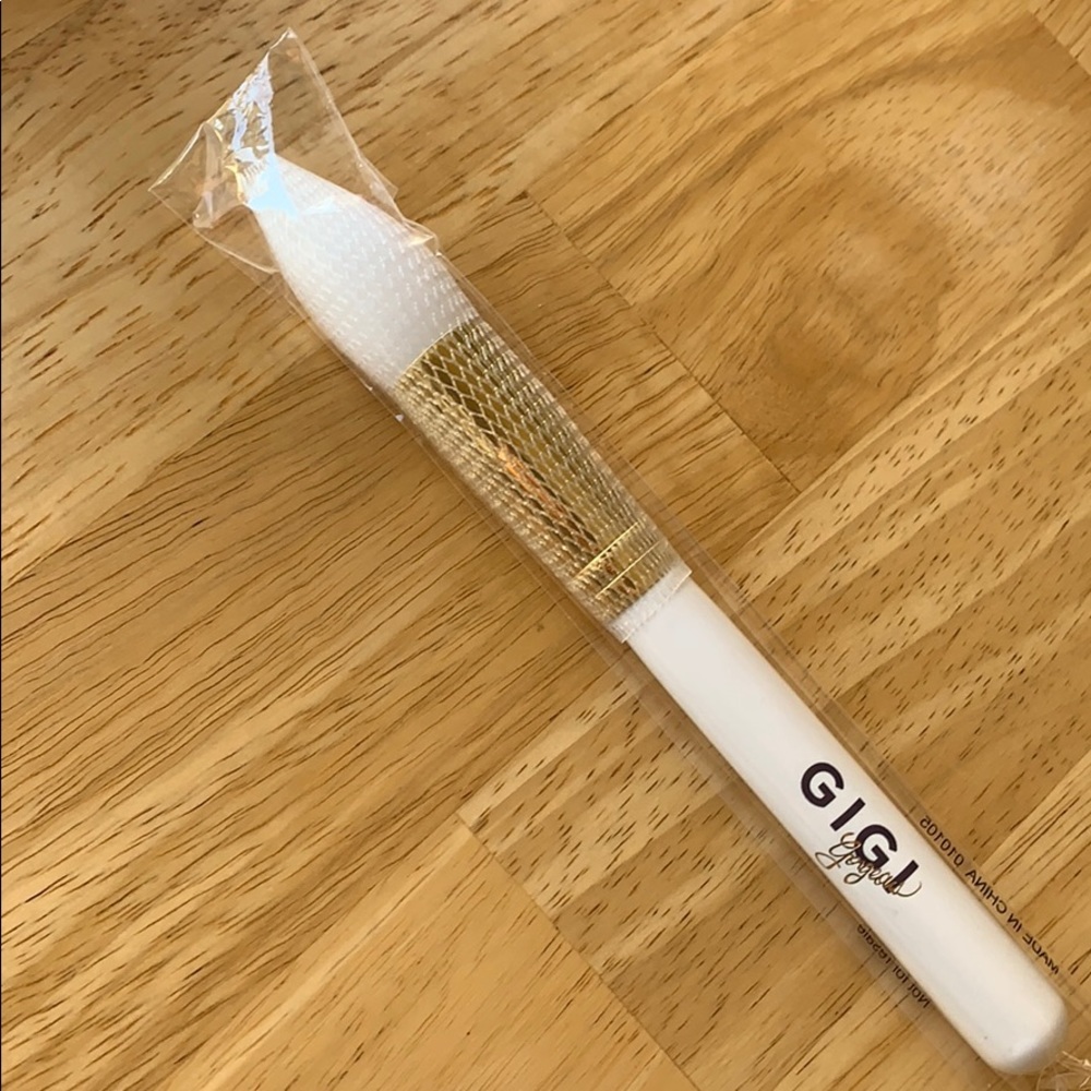 Gigi Gorgeous Contour Brush